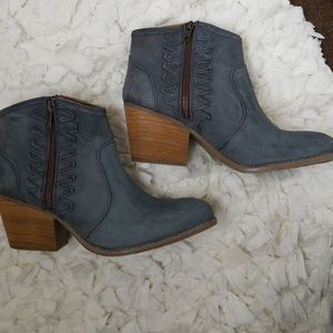 Musse & Cloud Blue Leather Ankle Boots